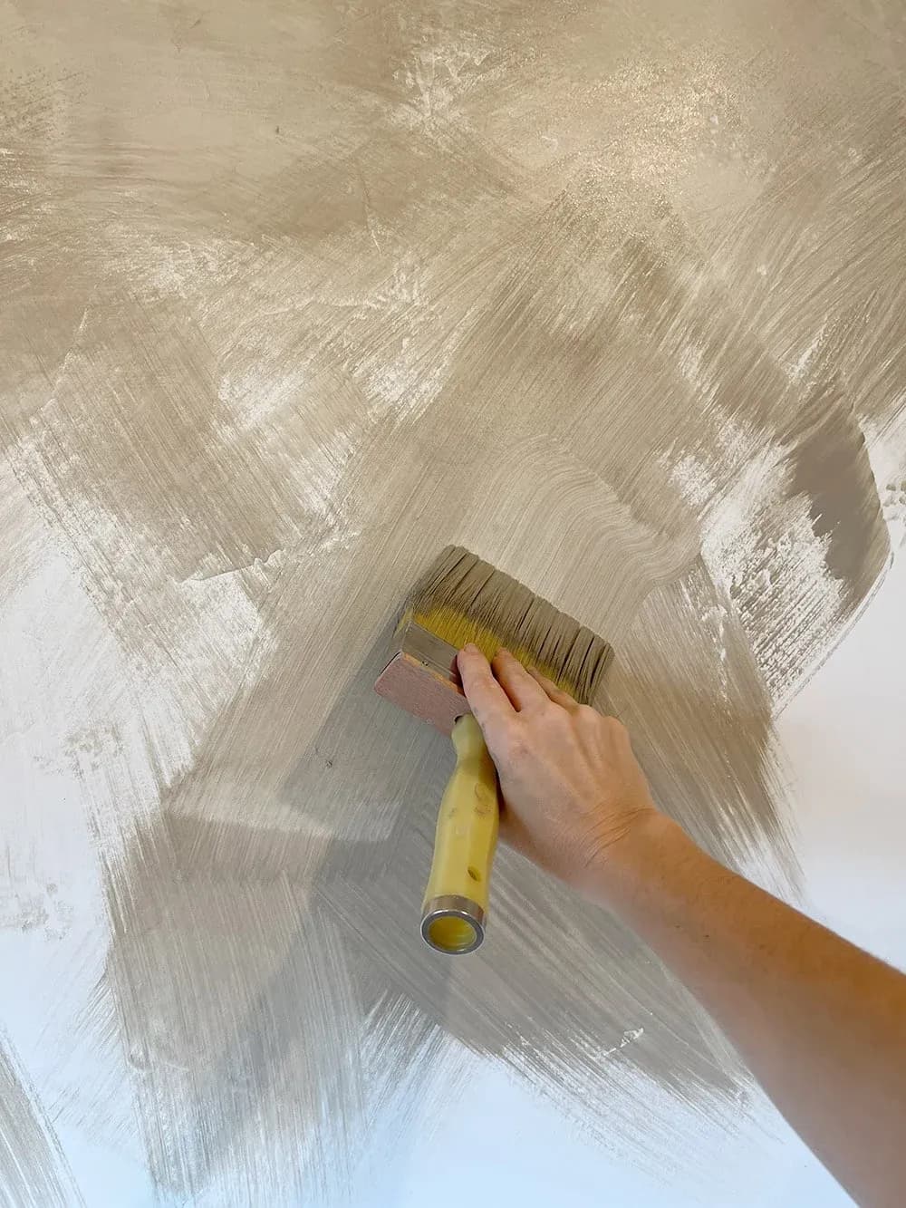 Limewash Painting With Depth and Elegance